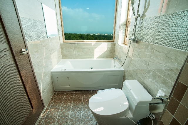 특실(룸2,욕실, 거실, 자쿠지)