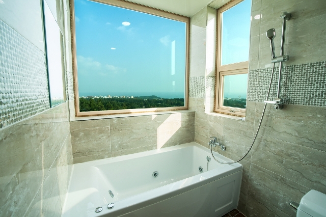 특실(룸2,욕실, 거실, 자쿠지)