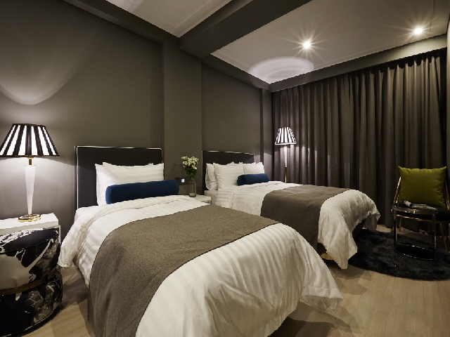 디럭스 트윈 (더블+싱글)